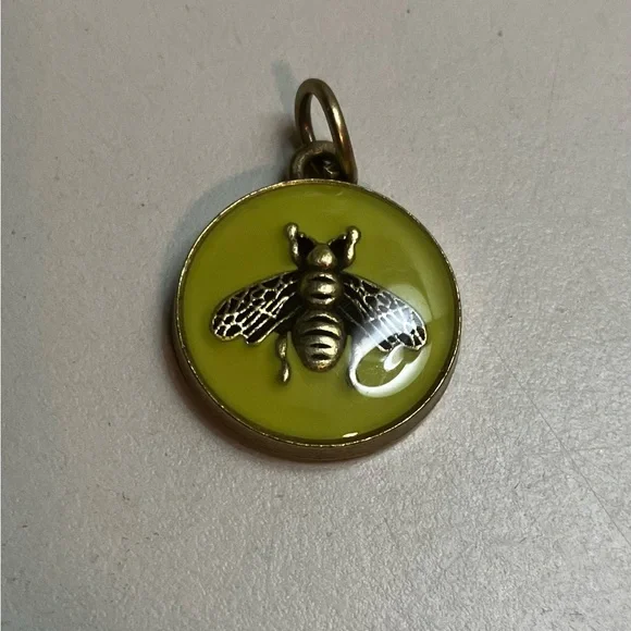 Luxury Gucci stamped Green small Bee Pendant Charm/ zipper pull- Made in Italy - Picture 2 of 4